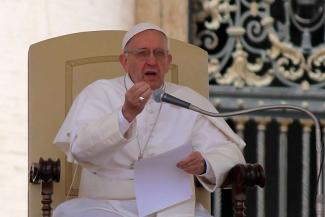 Pope_Francis_1_in_St_Peters_Square_during_the_Wednesday_general_audience_on_May_22_2015_Credit_Stephan_Driscoll_CNA_6_17_15.jpg