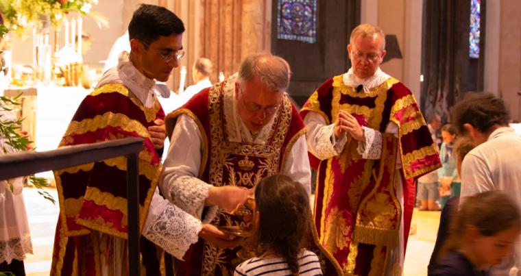 latin-mass-Chartres-pilgrimage-FSSP.jpg