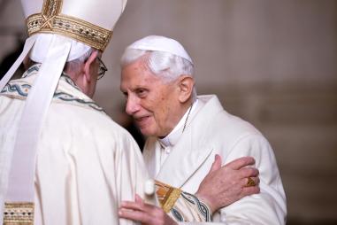 20170406T1222-8949-CNS-VATICAN-LETTER-BENEDICT-BIRTHDAY.jpg