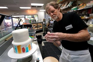 20180604T1215-17812-CNS-SCOTUS-RELIGION-CAKE.jpg