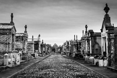 Metairie-Cemetery-in-New-Orleans.jpg