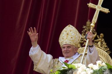 Pope_Benedict_with_cross.jpg