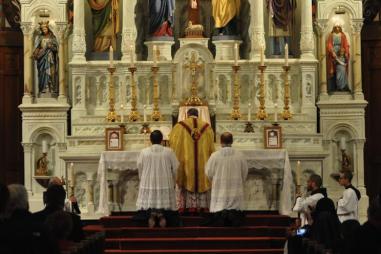 Traditional_Latin_Mass_Cardinal_Burke_1024_512_75_s_c1.jpg