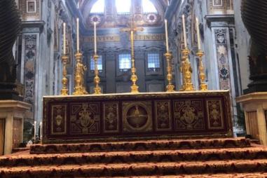 empty_papal_altar_1024_512_75_s_c1.jpg