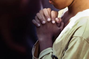 girl_praying_hands_1024_512_75_s_c1.jpg