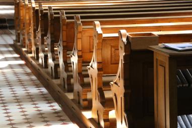 Empty_pews_church.jpg