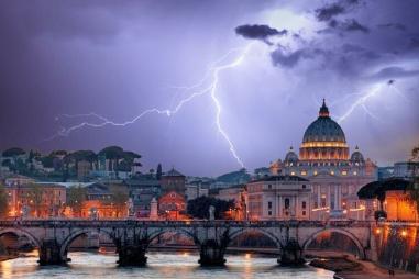 VaticanLightening-810x500.jpg