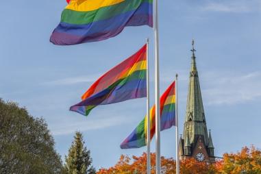 gay_lgbt_flag_church-810x500.jpg