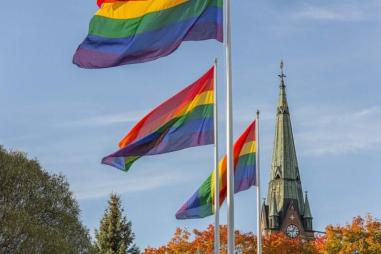 gay_lgbt_flag_church-e1739966790563-810x500.jpg