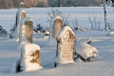 snowy-gravestones-810x500.jpg