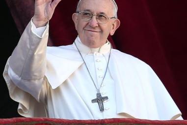 pope-francis-waves-to-the-faithful-as-he-delivers-his-news-photo-1074773536-1555685042.jpg