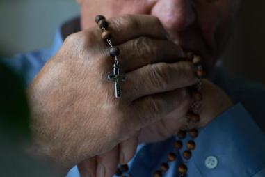 rosary_man_pray_810_500_75_s_c1.jpg
