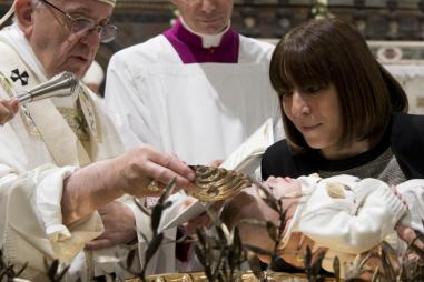 web3-pope-francis-baptism-child-osservatore-romano-afp.jpg