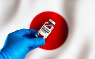 Japanese-flag-and-vaccine-bottle-810x500.jpg