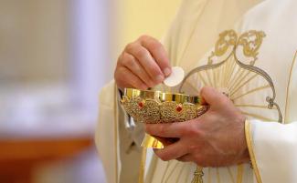 Priest-Eucharist-hand-e1726218462801-810x500.jpeg