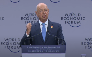 World-Economic-Forum-chariman-Klaus-Schwab-speaking-at-the-Annual-Meeting-of-the-New-Champions-2023-in-Tianjun-China-on-June-27-2023-810x500.png