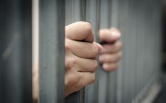 hand-in-jail-810x500.jpg